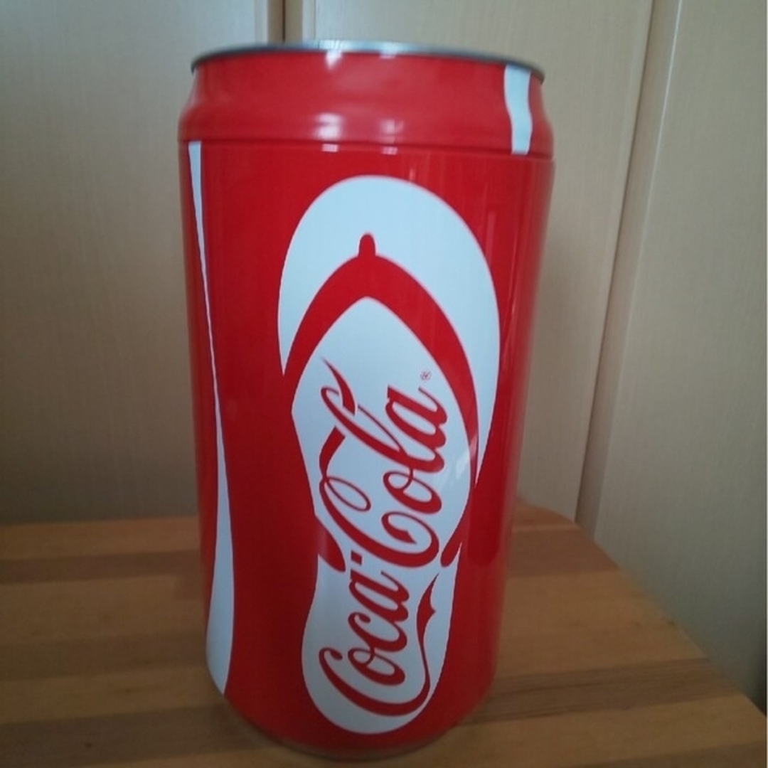 コカ・コーラ(コカコーラ)の小物入れ・コカ・コーラ缶型 インテリア/住まい/日用品のインテリア小物(小物入れ)の商品写真