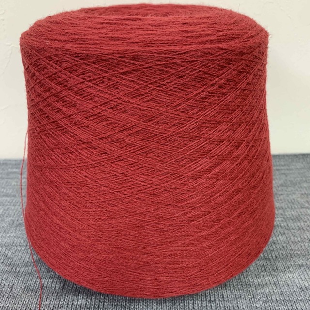 素材糸　毛糸　毛混　赤 | フリマアプリ ラクマ