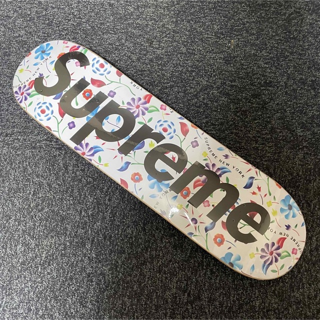 Airbrushed Floral Skateboard