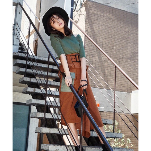 REDYAZEL(レディアゼル)の【タグ付き】コルセットベルト付きアシメミリタリースカート レディースのスカート(ロングスカート)の商品写真