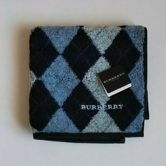 BURBERRY(バーバリー)の★ともさま専用★BURBERRY ハンドタオル 未使用 自宅保管 レディースのファッション小物(ハンカチ)の商品写真