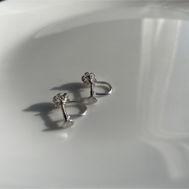 silver刻印　スモールフラワーイヤリング レディースのアクセサリー(イヤリング)の商品写真