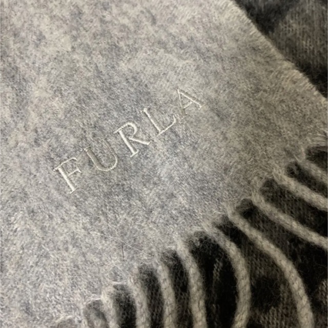 Furla(フルラ)のフルラ ふわふわ ペイズリー 大判ストール レディースのファッション小物(マフラー/ショール)の商品写真