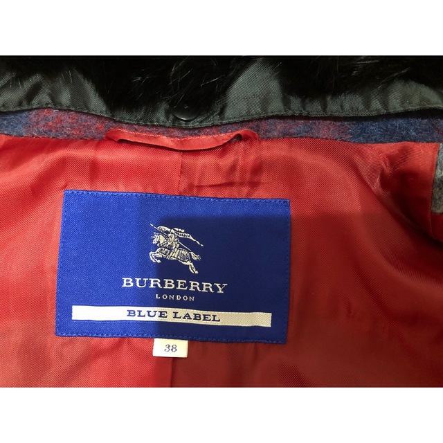 BURBERRY BLUE LABEL(バーバリーブルーレーベル)のバーバリーブルーレーベル 赤チェックコート レディースのジャケット/アウター(ロングコート)の商品写真