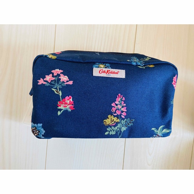 Cath Kidston(キャスキッドソン)の新品未使用　キャスキッドソン　Cath Kidston  ポーチ レディースのファッション小物(ポーチ)の商品写真