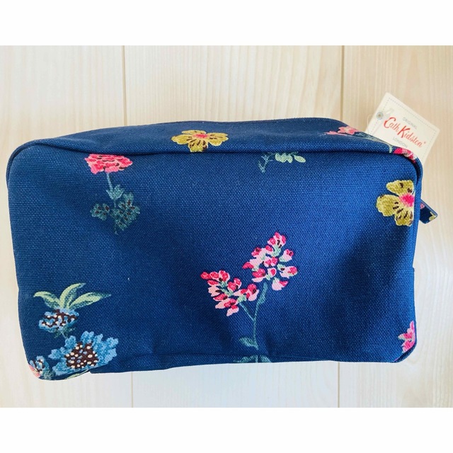 Cath Kidston(キャスキッドソン)の新品未使用　キャスキッドソン　Cath Kidston  ポーチ レディースのファッション小物(ポーチ)の商品写真