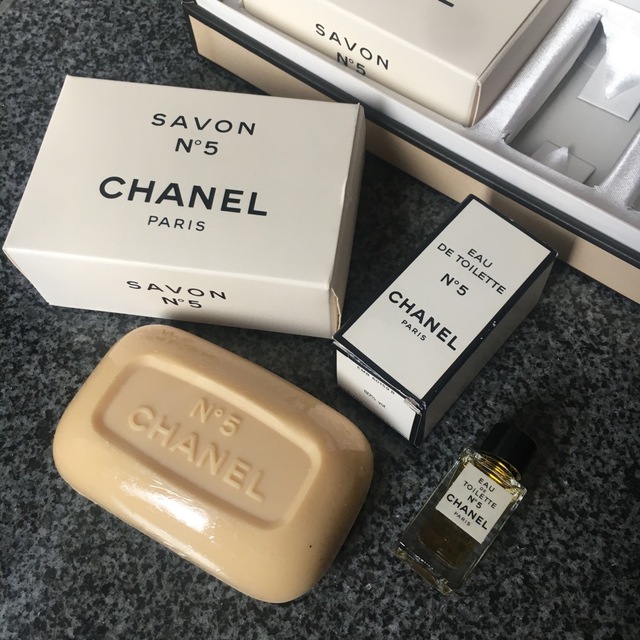 CHANEL(シャネル)の【新品】CHANEL シャネル N5° サヴォン2個 オードトワレット  コスメ/美容のボディケア(ボディソープ/石鹸)の商品写真