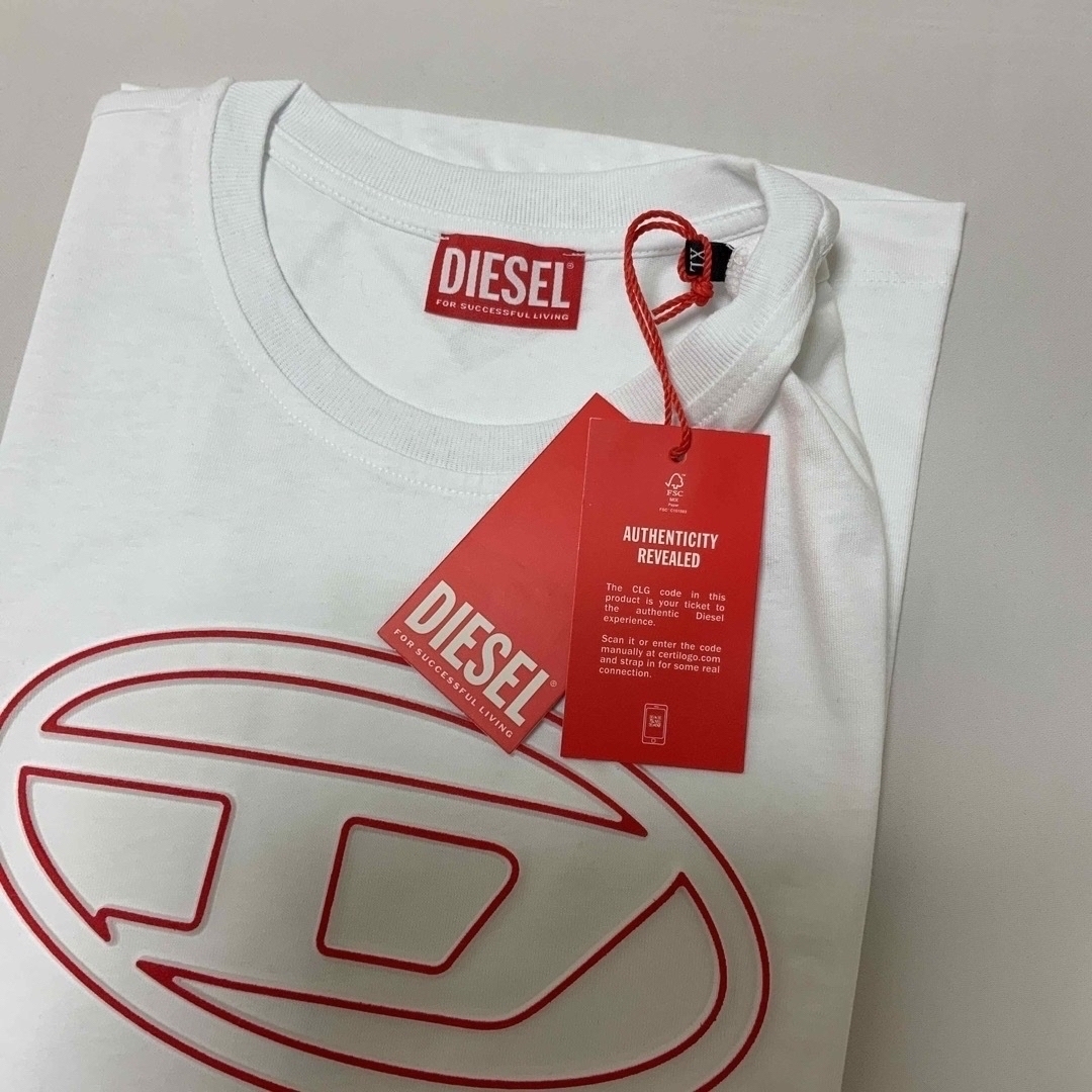 DIESEL(ディーゼル)の大人気のデザイン　DIESEL　T-SLI-BIGOVAL　ホワイト　XL レディースのトップス(Tシャツ(半袖/袖なし))の商品写真
