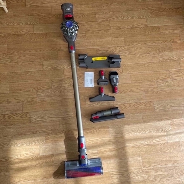 Dyson(ダイソン)のダイソン掃除機　sv11 コードレスクリーナー スマホ/家電/カメラの生活家電(掃除機)の商品写真