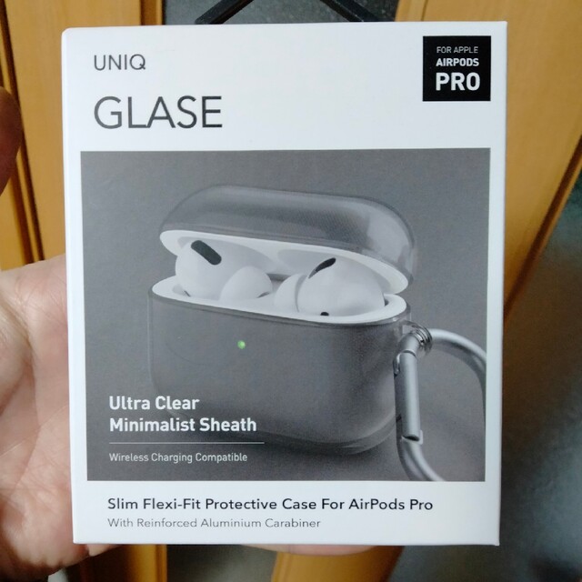 UNIQ airpodspro ケース スマホ/家電/カメラのオーディオ機器(ヘッドフォン/イヤフォン)の商品写真