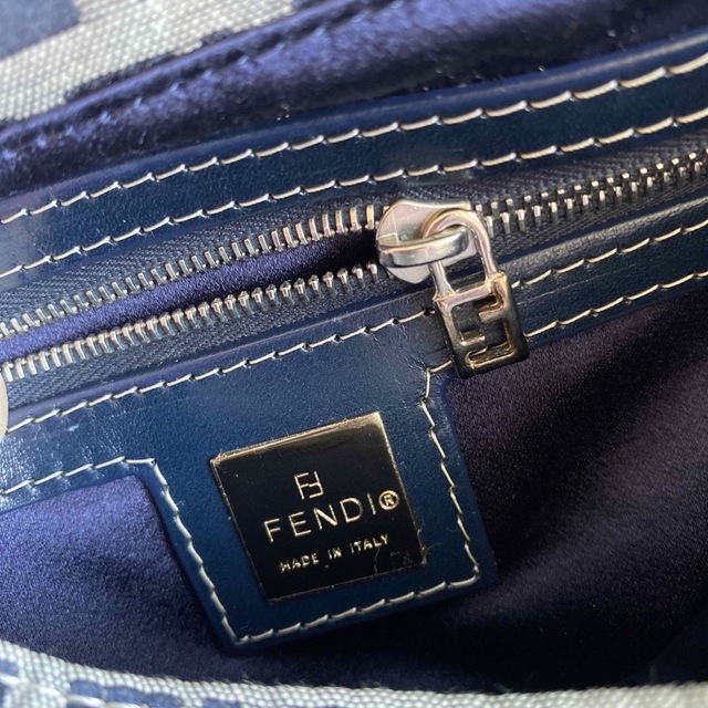 FENDI(フェンディ)の極美品　☆フェンディ☆ ズッカ柄 ズッキーノ マンマバケット バック レディースのバッグ(ショルダーバッグ)の商品写真