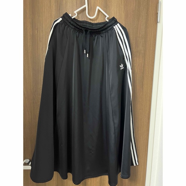 adidas(アディダス)のadidasマキシスカート レディースのスカート(ロングスカート)の商品写真