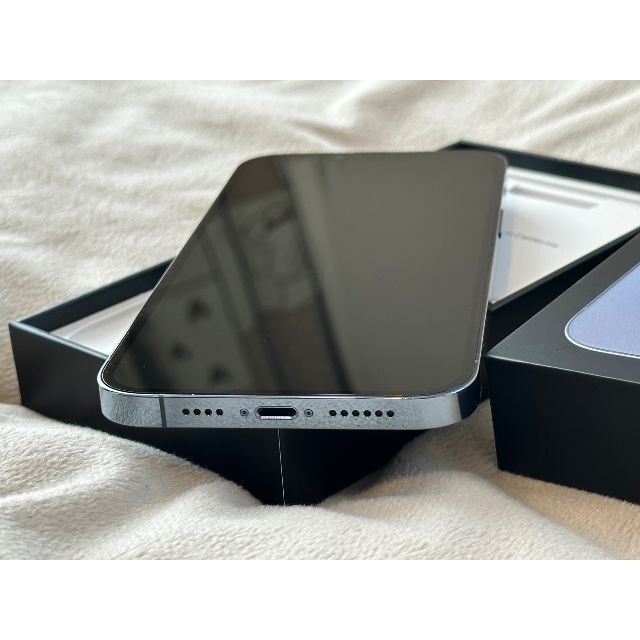 Apple(アップル)のApple iPhone 13 Pro Max シム フリー 256GB 極美品 スマホ/家電/カメラのスマートフォン/携帯電話(スマートフォン本体)の商品写真