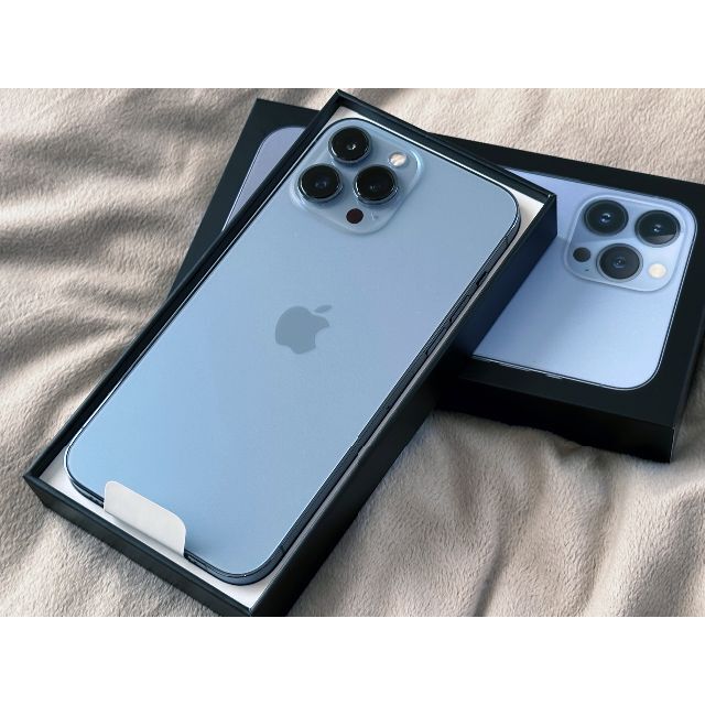 Apple(アップル)のApple iPhone 13 Pro Max シム フリー 256GB 極美品 スマホ/家電/カメラのスマートフォン/携帯電話(スマートフォン本体)の商品写真