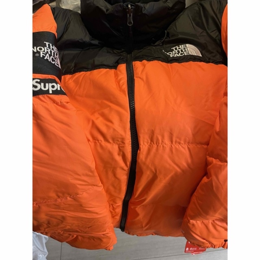 Supreme(シュプリーム)の新品hyper orange supreme nuptse north face メンズのジャケット/アウター(ダウンジャケット)の商品写真