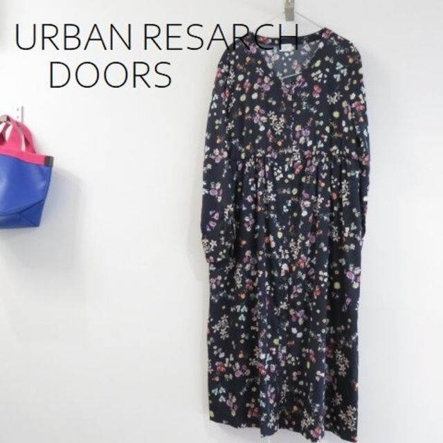 URBAN RESEARCH DOORS(アーバンリサーチドアーズ)の新品 URBAN RESEARCH DOORS アーバンリサーチ　ワンピース レディースのワンピース(ロングワンピース/マキシワンピース)の商品写真