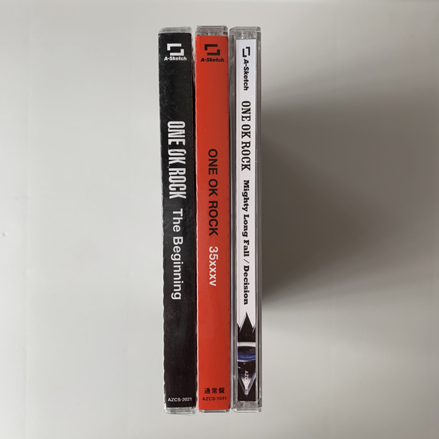 ONE OK ROCK(ワンオクロック)の〖さらにお値下げ中.ᐟ 〗ONE OK ROCK CD 3枚セット エンタメ/ホビーのCD(ポップス/ロック(邦楽))の商品写真