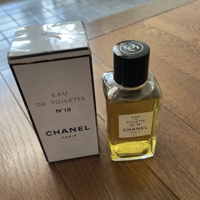CHANEL(シャネル)のCHANEL 19香水 コスメ/美容の香水(香水(女性用))の商品写真
