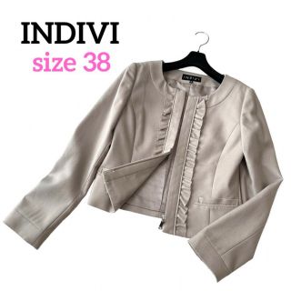 インディヴィ(INDIVI)の【美品】INDIVI カシミヤ混 ノーカラージャケット フリル チャック 38(ノーカラージャケット)