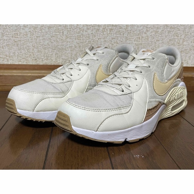 NIKE(ナイキ)のNIKE WMNS AIR MAX EXCEE "CORK WHITE"27.5 メンズの靴/シューズ(スニーカー)の商品写真