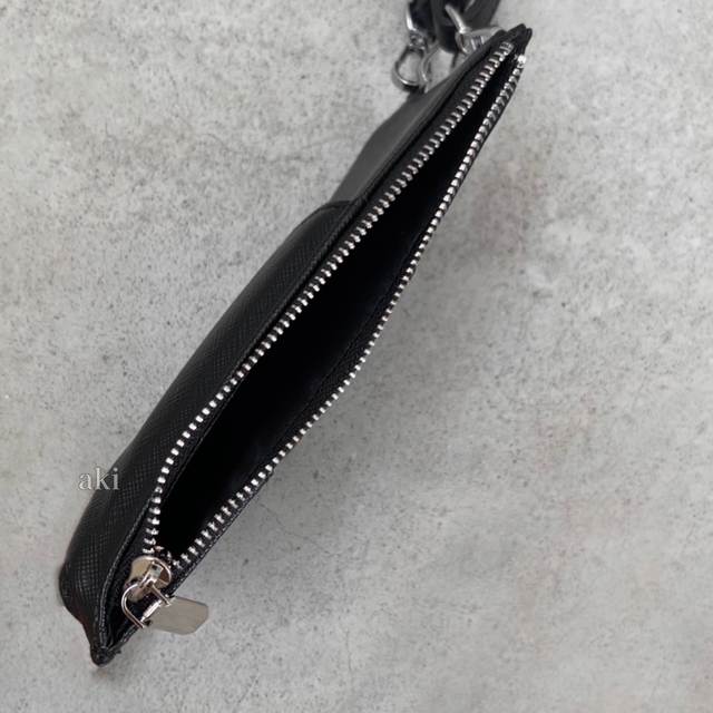 ブラック 黒 マルチ ミニ ポシェット 無地 シンプル 上品 肩掛け 斜めがけ レディースのバッグ(ボディバッグ/ウエストポーチ)の商品写真