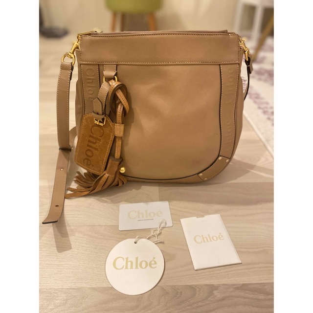 Chloe(クロエ)のChloe タッセルチャームレザーショルダーバッグ ベージュ レディースのバッグ(ショルダーバッグ)の商品写真