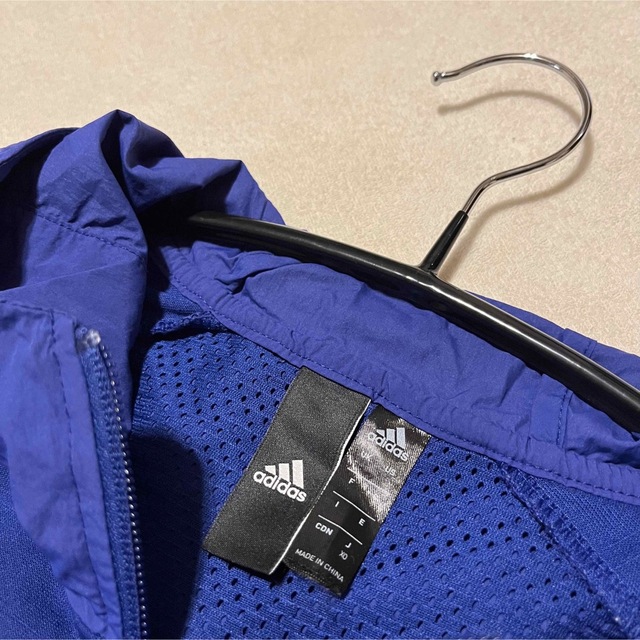 adidas(アディダス)のadidas ナイロンジャケット　ジャンパー　上着　フード　青ブルー　XL XO メンズのジャケット/アウター(ナイロンジャケット)の商品写真