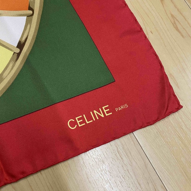 celine(セリーヌ)のCELINE セリーヌ スカーフ 馬車　車輪　レッドグリーン レディースのファッション小物(バンダナ/スカーフ)の商品写真