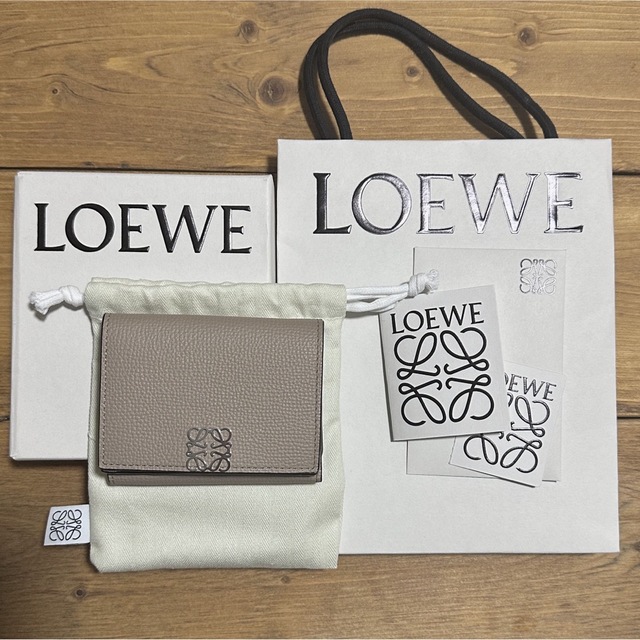 LOEWE - 美品 LOEWE ロエベ 三つ折財布 ウォレット 折りたたみ アナグラム