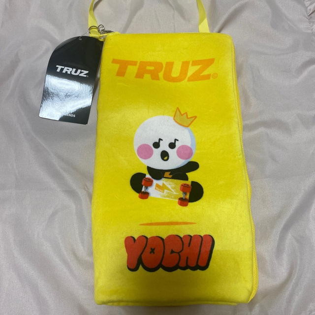 TREASURE(トレジャー)のtreasure truz ヨチ　yochi マルチポーチ エンタメ/ホビーのタレントグッズ(アイドルグッズ)の商品写真