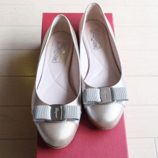 サルヴァトーレフェラガモ(Salvatore Ferragamo)の美品　フェラガモ　ヴァラ　ヴァリナ　サイズ6(バレエシューズ)