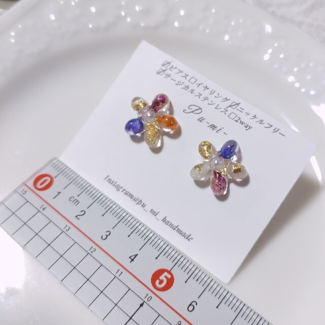 《B01》お花 レジン ドライフラワー 金箔 パール 一粒 ステンレス ピアス ハンドメイドのアクセサリー(ピアス)の商品写真