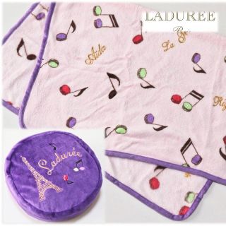 ラデュレ(LADUREE)の《スクレbyラデュレ》新品 ポーチ付き ふんわりあったかブランケット ひざ掛け(布団)