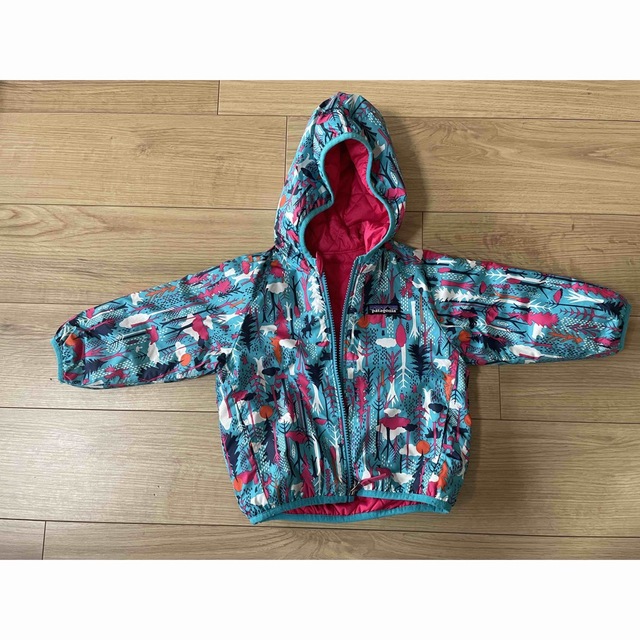 patagonia(パタゴニア)のパタゴニア　リバーシブルアウター　12M〜18M キッズ/ベビー/マタニティのキッズ服女の子用(90cm~)(ジャケット/上着)の商品写真