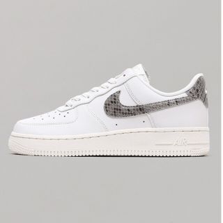 ナイキ(NIKE)の24.5★NIKE WMNS AIR FORCE 1 07 PYTHON(スニーカー)