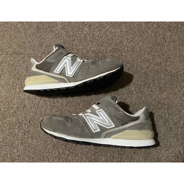 New Balance(ニューバランス)のニューバランス　996 22cm グレー　newbalance kv996cwy キッズ/ベビー/マタニティのキッズ靴/シューズ(15cm~)(その他)の商品写真