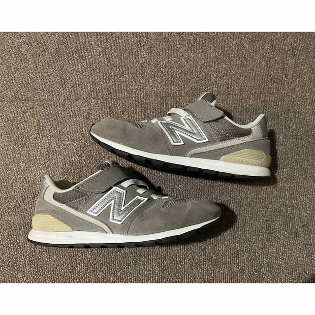 New Balance(ニューバランス)のニューバランス　996 22cm グレー　newbalance kv996cwy キッズ/ベビー/マタニティのキッズ靴/シューズ(15cm~)(その他)の商品写真