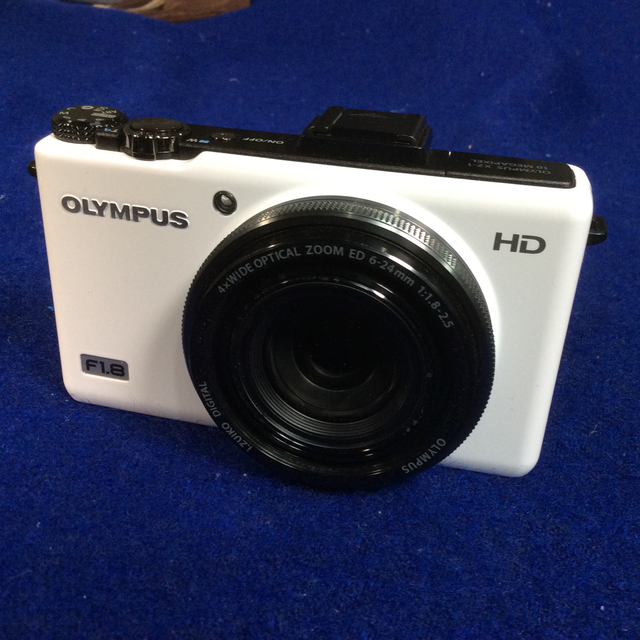 OLYMPUS(オリンパス)のOLYMPUS コンパクトデジカメ  XZ XZ-1 WHITE スマホ/家電/カメラのカメラ(コンパクトデジタルカメラ)の商品写真