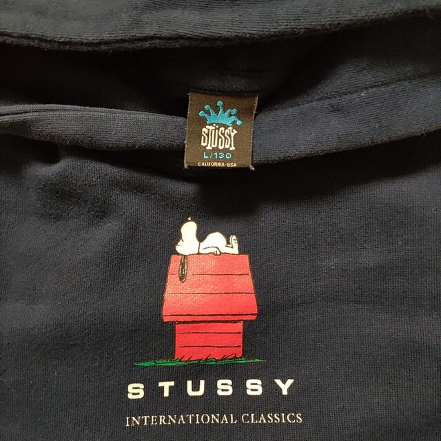 STUSSY(ステューシー)のスヌーピーSTUSSYコラボ紺色パーカー犬小屋キッズLサイズ130cmスウェット キッズ/ベビー/マタニティのキッズ服男の子用(90cm~)(ジャケット/上着)の商品写真