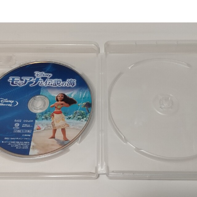 Disney(ディズニー)の「モアナと伝説の海　 Blu-rayディスク」純正ケース付き エンタメ/ホビーのDVD/ブルーレイ(アニメ)の商品写真