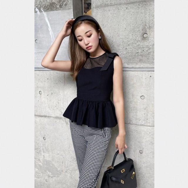 sheller シェリエ ショルダーリボンペプラムトップスの通販 by ♡|ラクマ sheller シェリエ ショルダーリボンペプラムトップスの通販 by ♡|ラクマ
