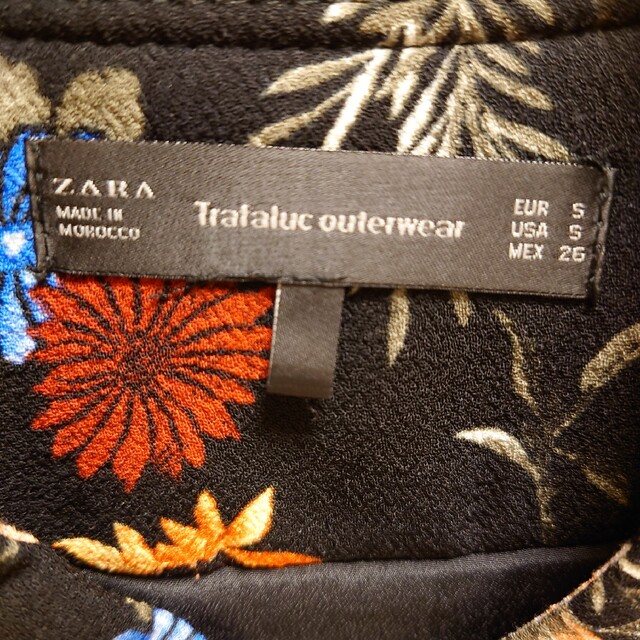 ZARA(ザラ)のZARA アウター　ブラック　花柄　ブルゾン　春 レディースのジャケット/アウター(ブルゾン)の商品写真