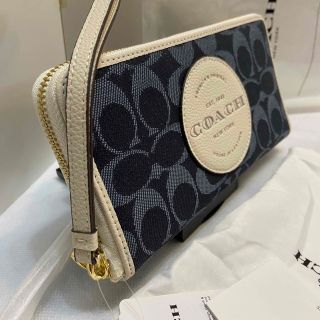 コーチ(COACH)の★送料込■COACH長財布C4581 デンプシー ラージフォンアウトレット新品(財布)