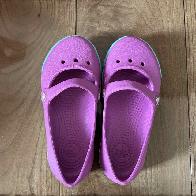 crocs(クロックス)のクロックス　ぺたんこ　サンダル　パープル　16.5cm キッズ/ベビー/マタニティのキッズ靴/シューズ(15cm~)(サンダル)の商品写真