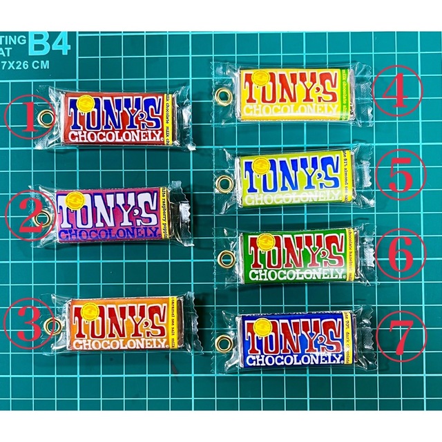 119トニーズチョコロンリー　お菓子チャーム ハンドメイドの素材/材料(各種パーツ)の商品写真