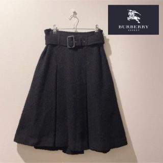 バーバリー(BURBERRY)の【BURBERRY LONDON】ウール牛革バックル付きプリーツスカート　日本製(ひざ丈スカート)