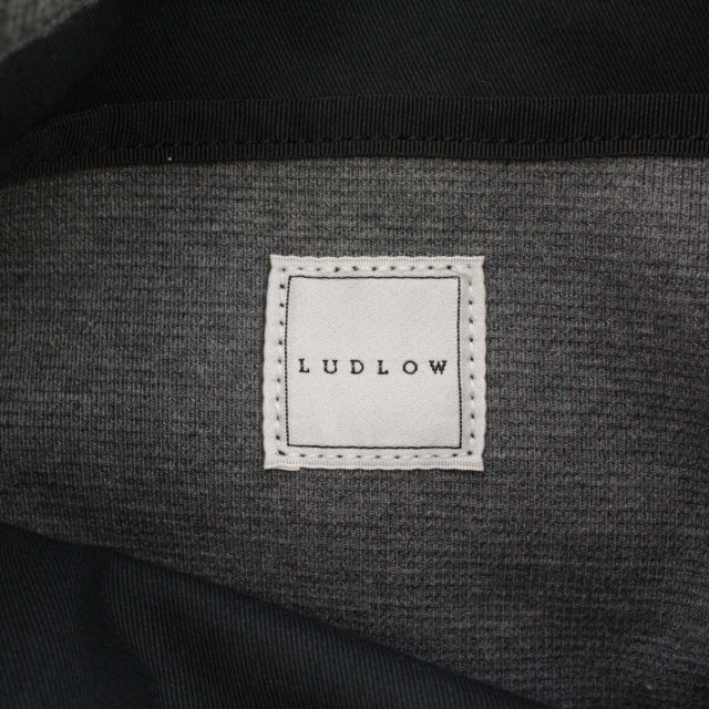 LUDLOW(ラドロー)のラドロー LUDLOW グレープハンドル ハンドバッグ フリル 鞄 グレー レディースのバッグ(ハンドバッグ)の商品写真