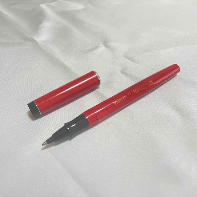 ボールペン 赤 ケース付き インクなし インテリア/住まい/日用品の文房具(ペン/マーカー)の商品写真