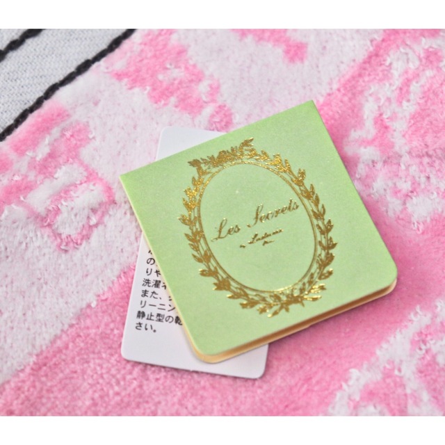 LADUREE(ラデュレ)の《ラデュレ》新品 マカロン・ワンちゃん刺繍 おしゃれ可愛いタオルハンカチ レディースのファッション小物(ハンカチ)の商品写真