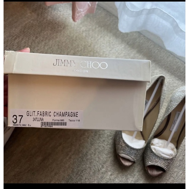 JIMMY CHOO(ジミーチュウ)のJIMMY CHOO ジミーチュウ シルバーグリッターパンプス37 レディースの靴/シューズ(ハイヒール/パンプス)の商品写真